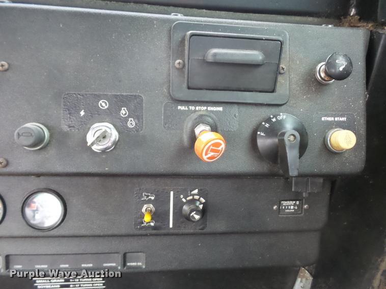 image for item DA5850 1982 John Deere 7720 RWA combine