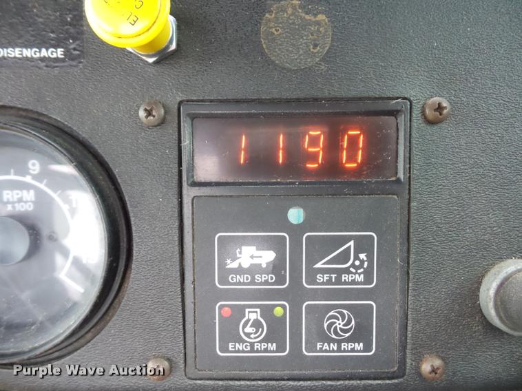 image for item DA5850 1982 John Deere 7720 RWA combine