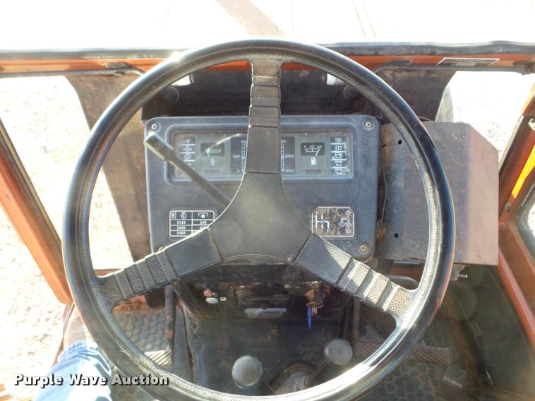 image for item DA7513 Hesston 980 tractor