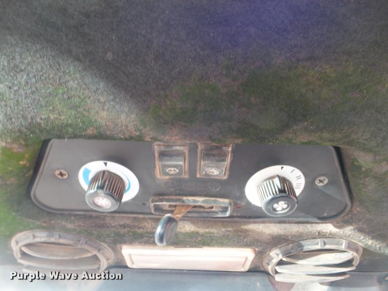 image for item DA7513 Hesston 980 tractor