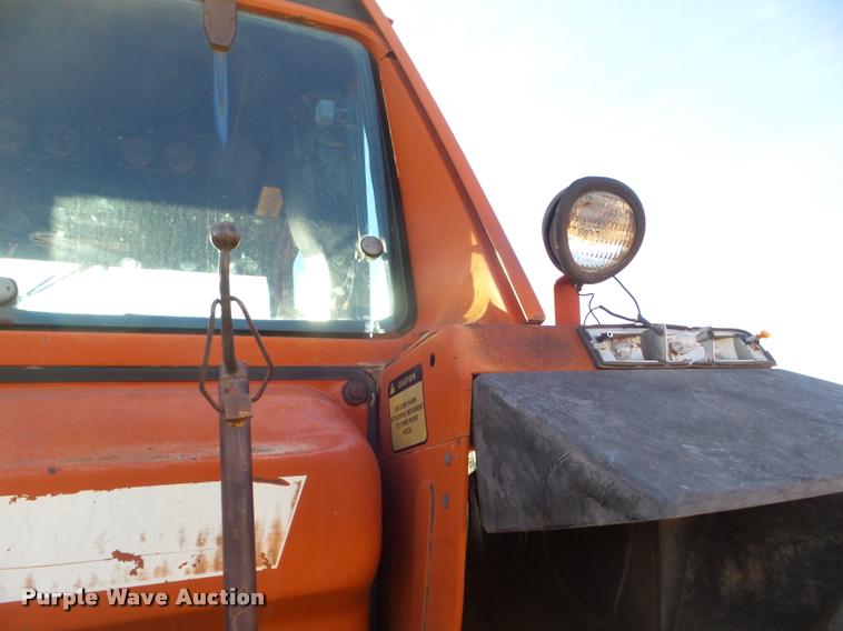 image for item DA7513 Hesston 980 tractor