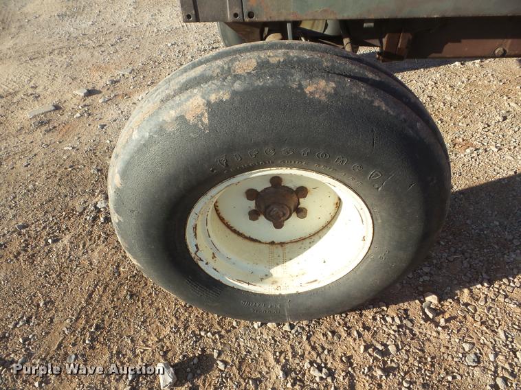 image for item DA7513 Hesston 980 tractor