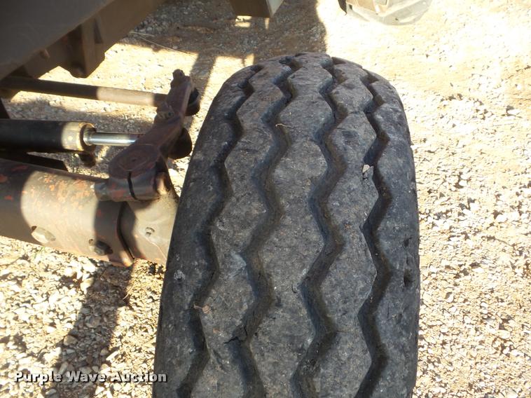 image for item DA7514 Hesston 880/5 tractor