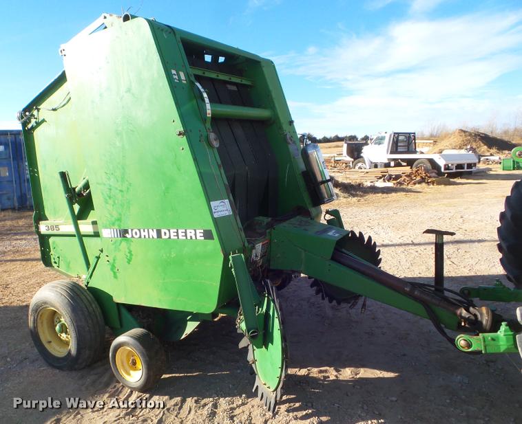 image for item DA7516 John Deere 385 round baler