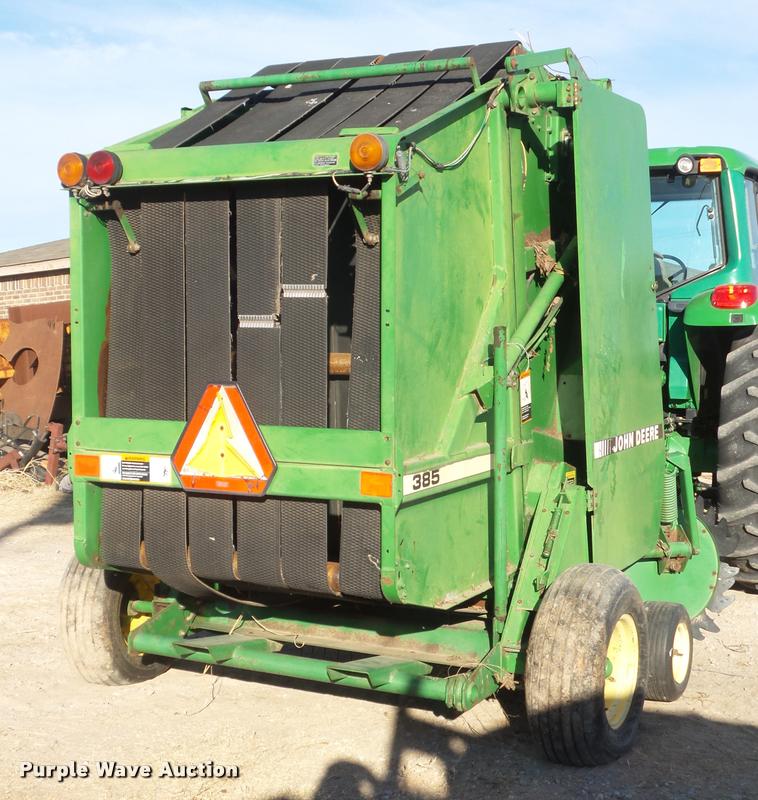 image for item DA7516 John Deere 385 round baler