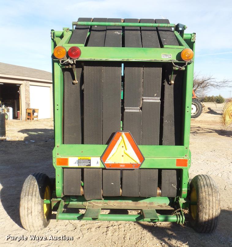 image for item DA7516 John Deere 385 round baler