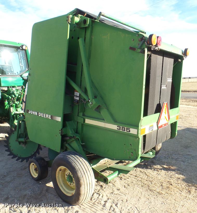 image for item DA7516 John Deere 385 round baler
