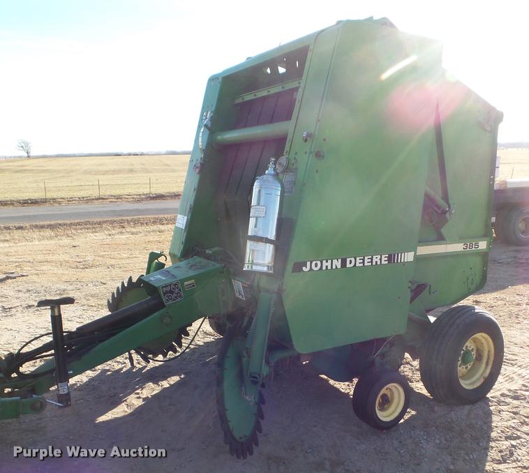 image for item DA7516 John Deere 385 round baler