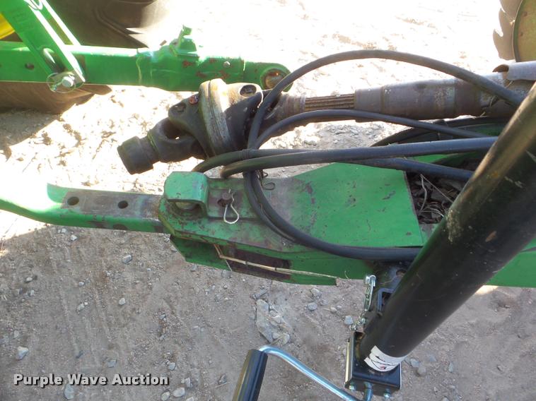 image for item DA7516 John Deere 385 round baler