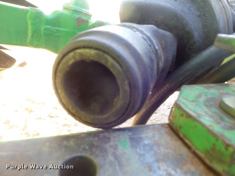 image for item DA7516 John Deere 385 round baler