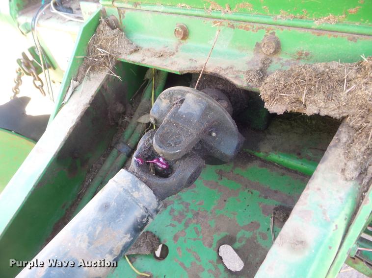 image for item DA7516 John Deere 385 round baler