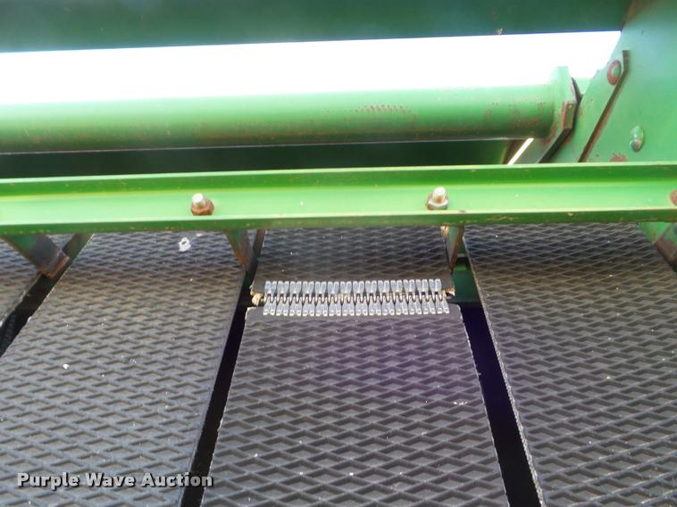 image for item DA7516 John Deere 385 round baler