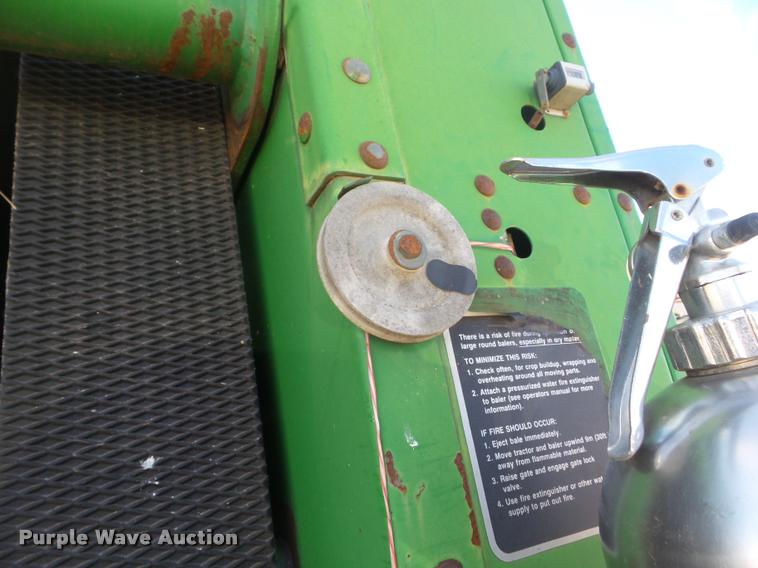 image for item DA7516 John Deere 385 round baler