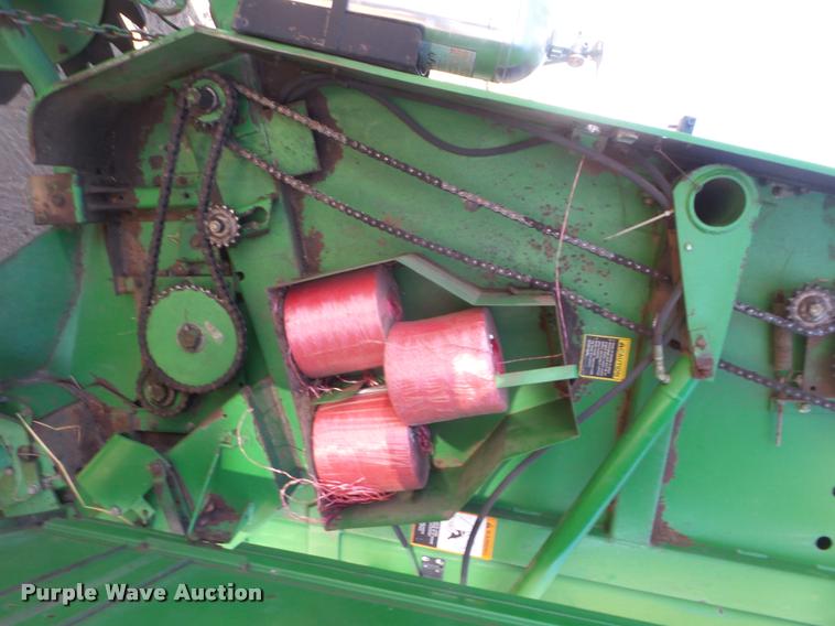 image for item DA7516 John Deere 385 round baler