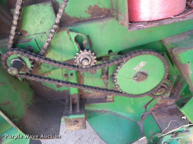 image for item DA7516 John Deere 385 round baler