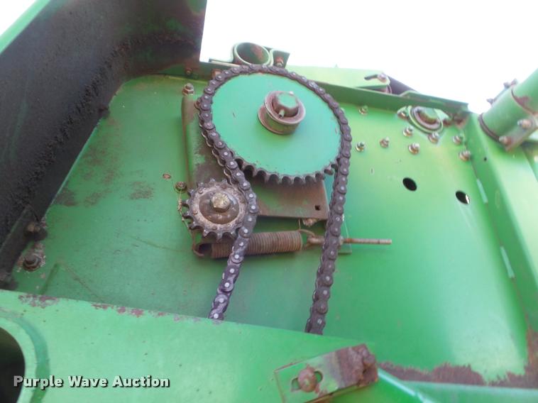 image for item DA7516 John Deere 385 round baler