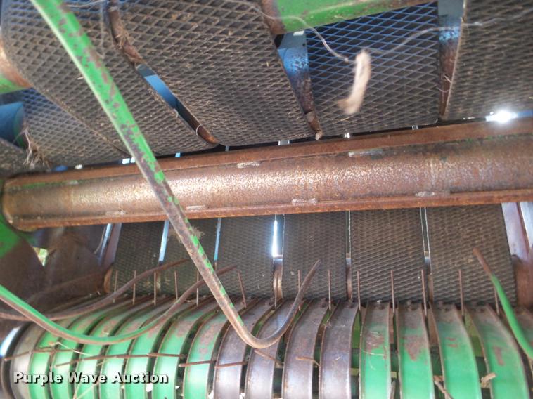 image for item DA7516 John Deere 385 round baler