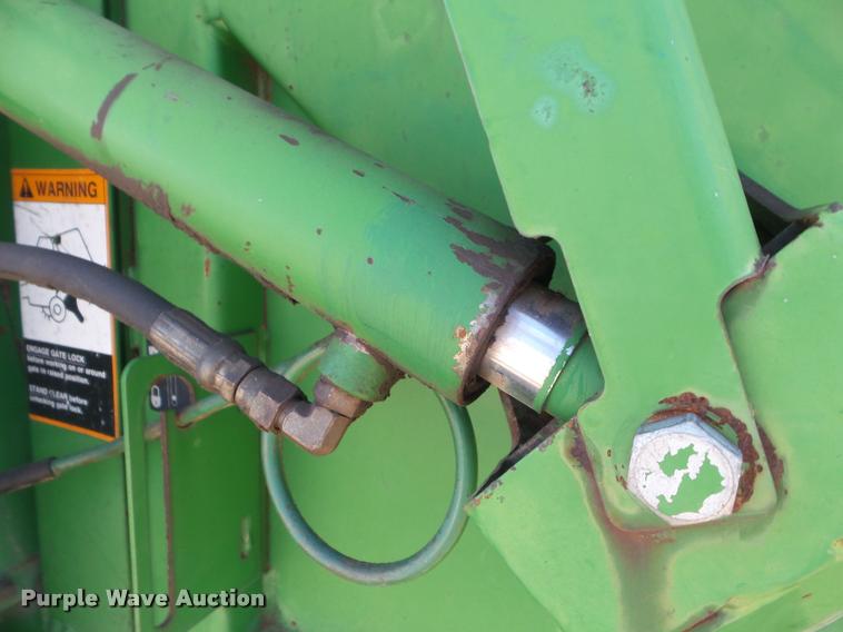 image for item DA7516 John Deere 385 round baler