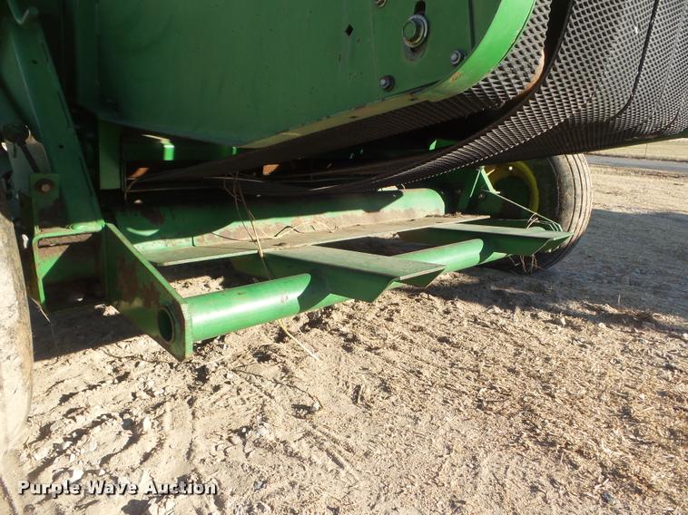 image for item DA7516 John Deere 385 round baler