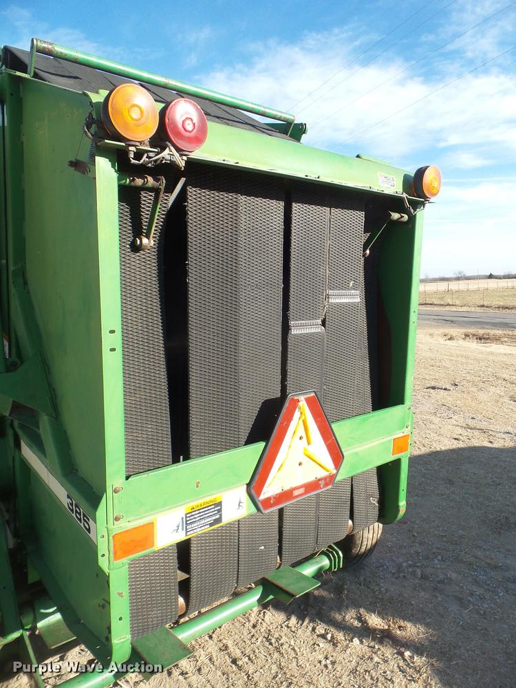 image for item DA7516 John Deere 385 round baler