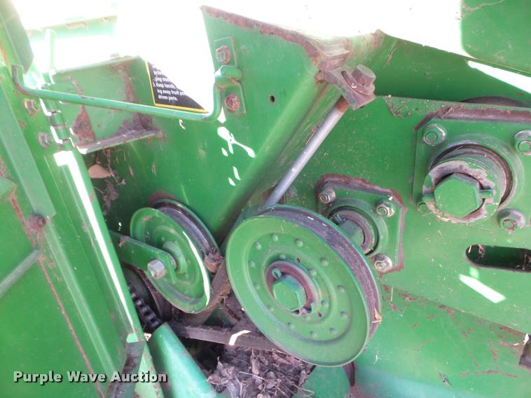 image for item DA7516 John Deere 385 round baler