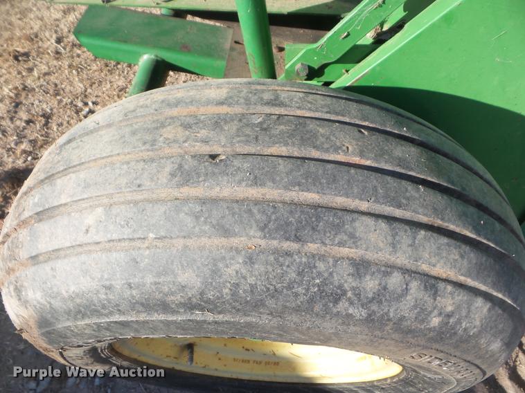 image for item DA7516 John Deere 385 round baler