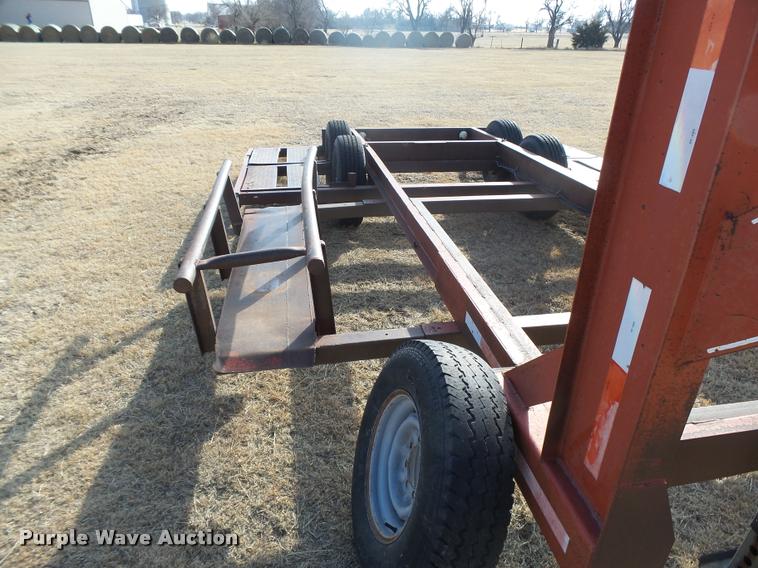 image for item DB1836 1993 Donahue EXG-160 windrower trailer