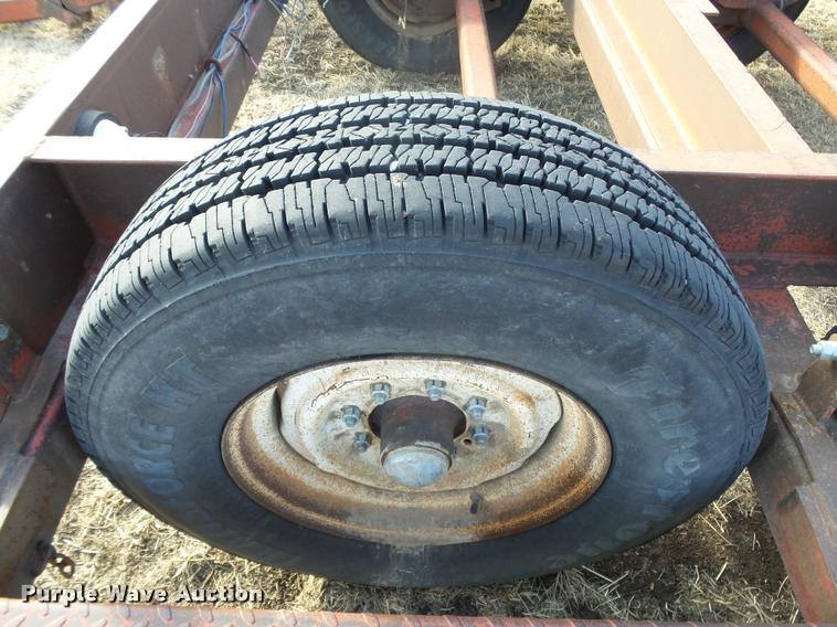 image for item DB1836 1993 Donahue EXG-160 windrower trailer