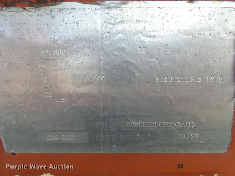 image for item DB1836 1993 Donahue EXG-160 windrower trailer