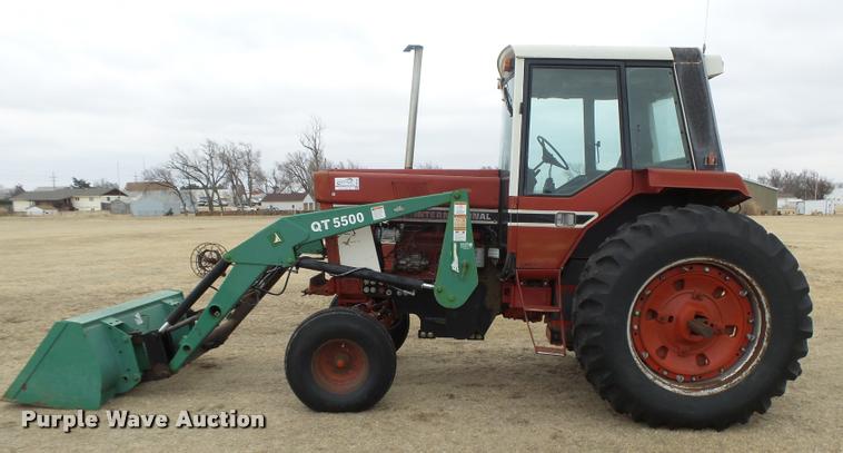 image for item DB1843 International 1086 tractor
