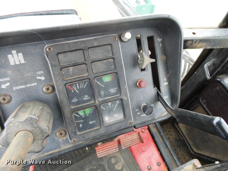 image for item DB1843 International 1086 tractor