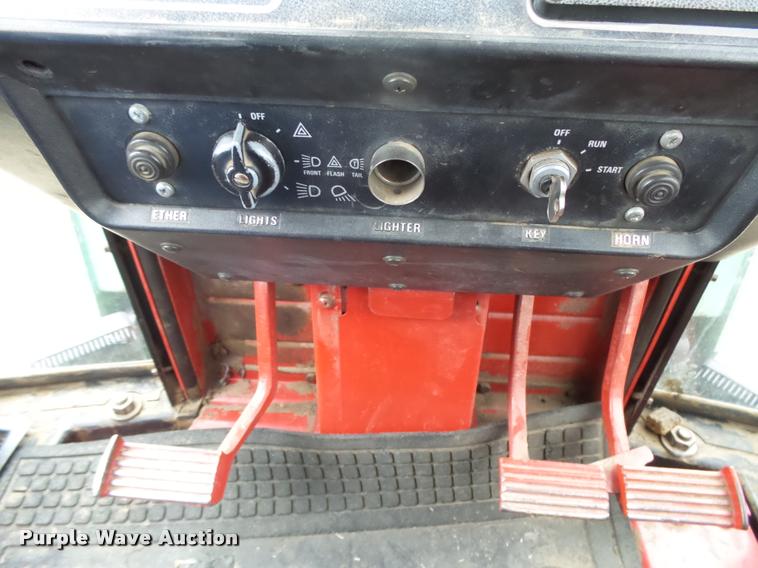 image for item DB1843 International 1086 tractor