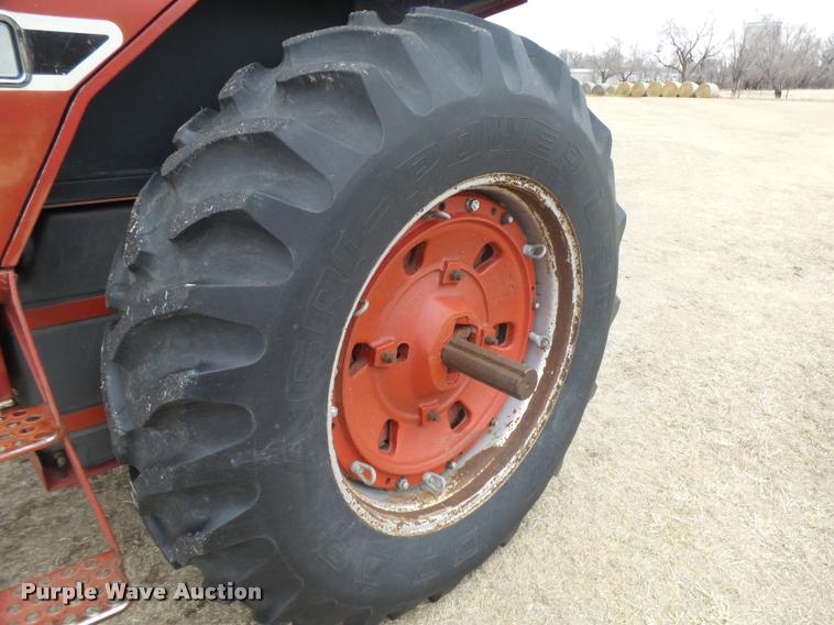 image for item DB1843 International 1086 tractor