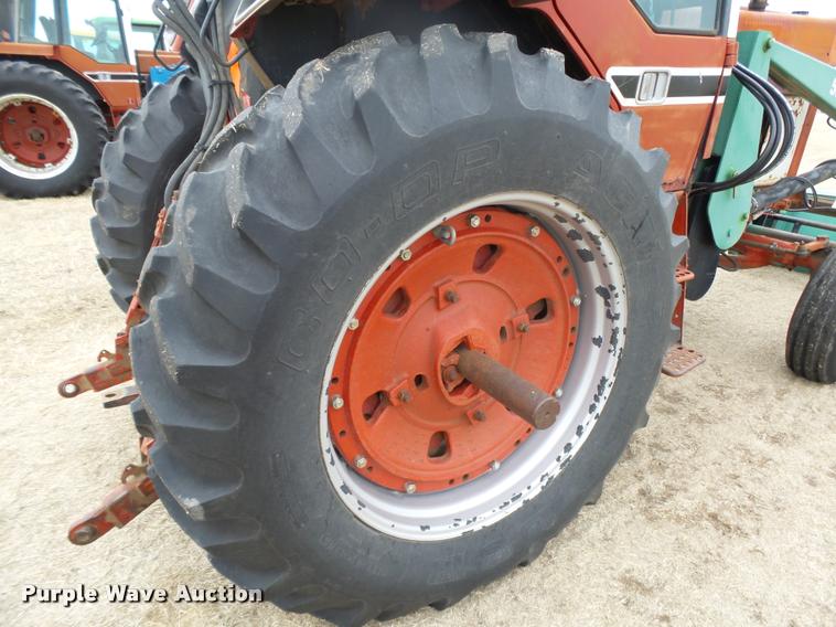 image for item DB1843 International 1086 tractor