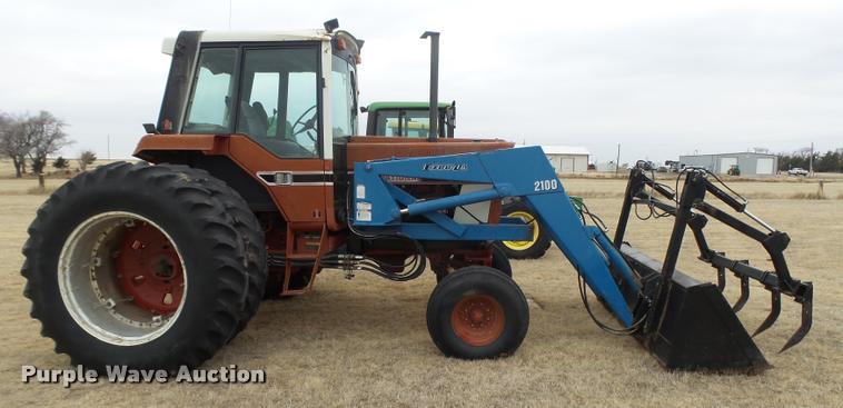 image for item DB1844 International 1086 tractor