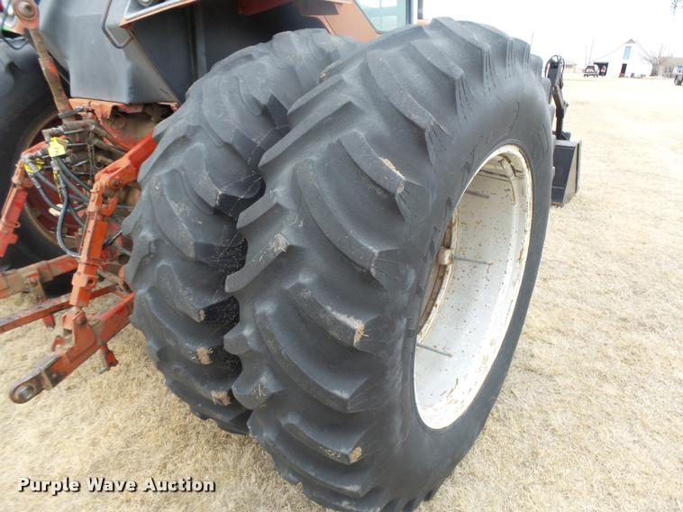 image for item DB1844 International 1086 tractor