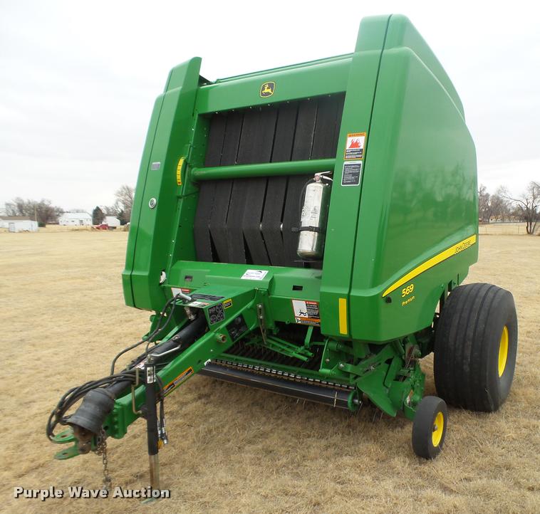 image for item DB1846 2014 John Deere 569 Premium round baler