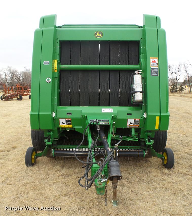 image for item DB1846 2014 John Deere 569 Premium round baler