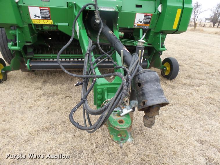 image for item DB1846 2014 John Deere 569 Premium round baler