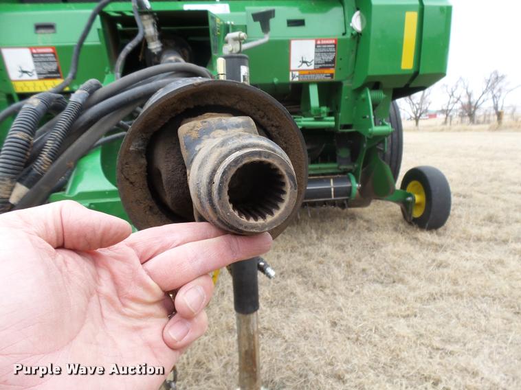 image for item DB1846 2014 John Deere 569 Premium round baler