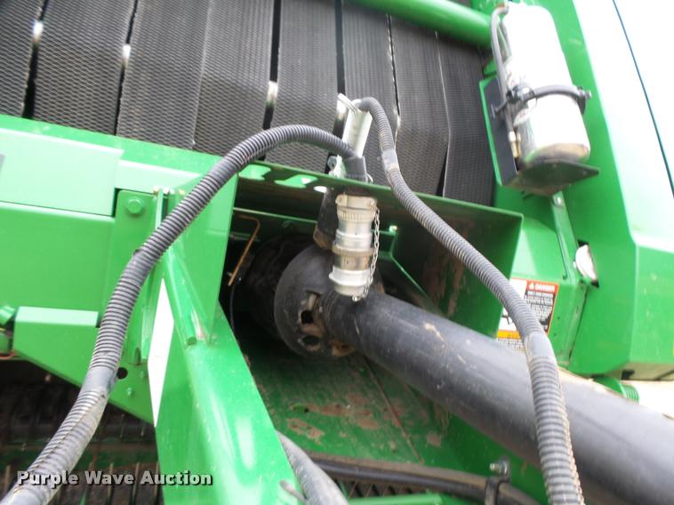 image for item DB1846 2014 John Deere 569 Premium round baler