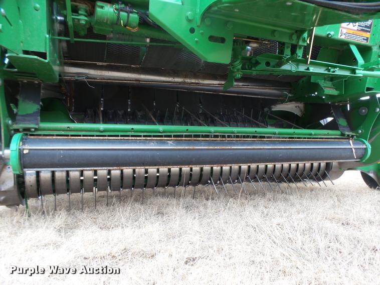 image for item DB1846 2014 John Deere 569 Premium round baler