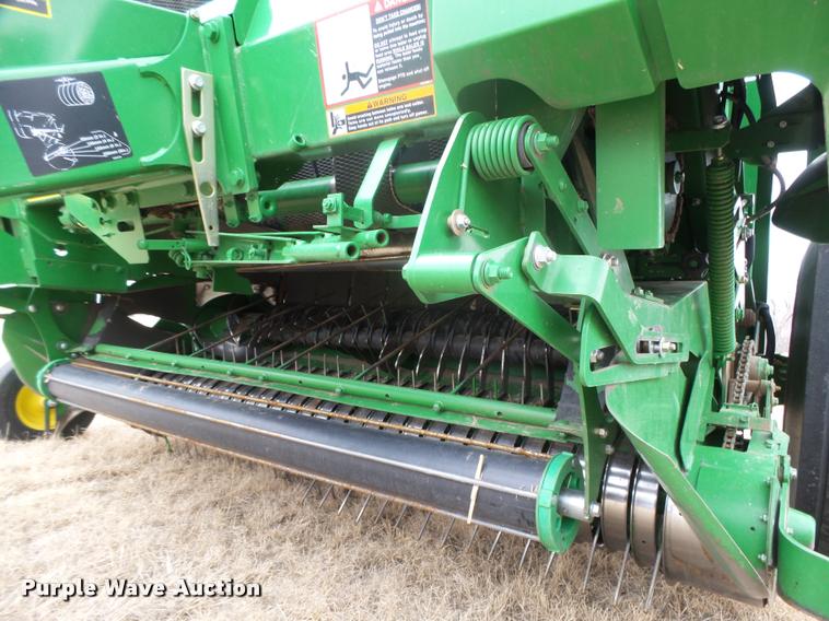 image for item DB1846 2014 John Deere 569 Premium round baler
