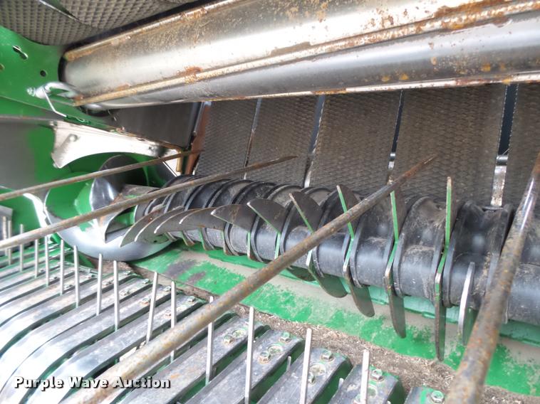 image for item DB1846 2014 John Deere 569 Premium round baler