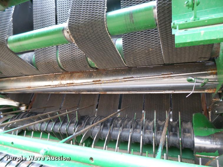 image for item DB1846 2014 John Deere 569 Premium round baler