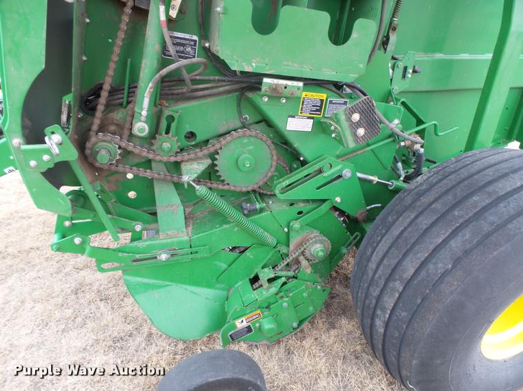 image for item DB1846 2014 John Deere 569 Premium round baler