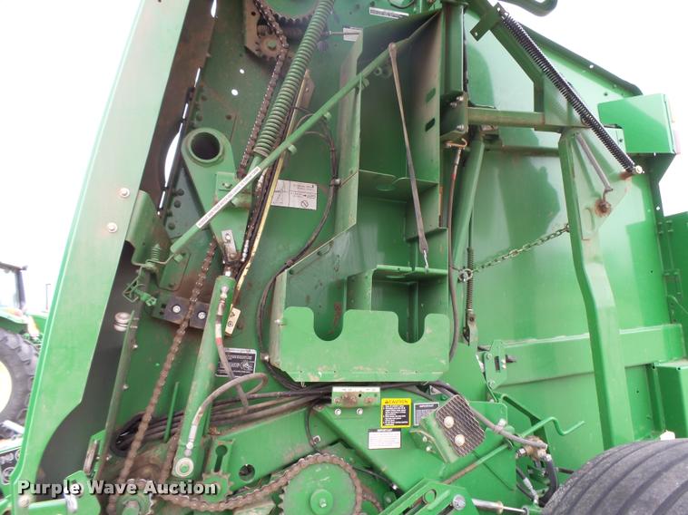 image for item DB1846 2014 John Deere 569 Premium round baler