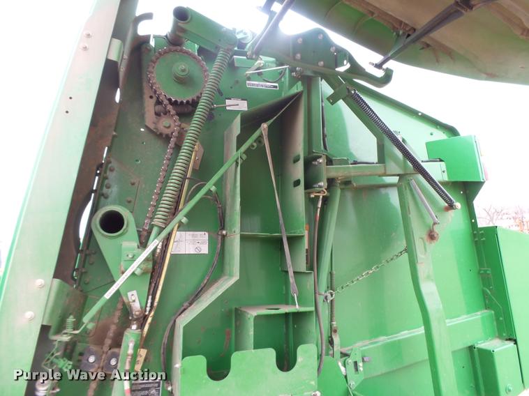 image for item DB1846 2014 John Deere 569 Premium round baler