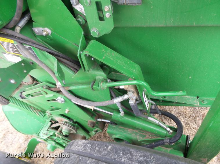 image for item DB1846 2014 John Deere 569 Premium round baler