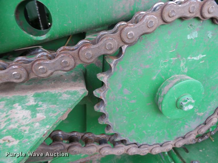 image for item DB1846 2014 John Deere 569 Premium round baler